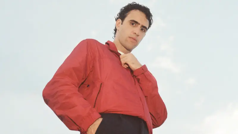 Zeca Veloso estreia turnê “Boas novas” com banda em grande palco no Rio