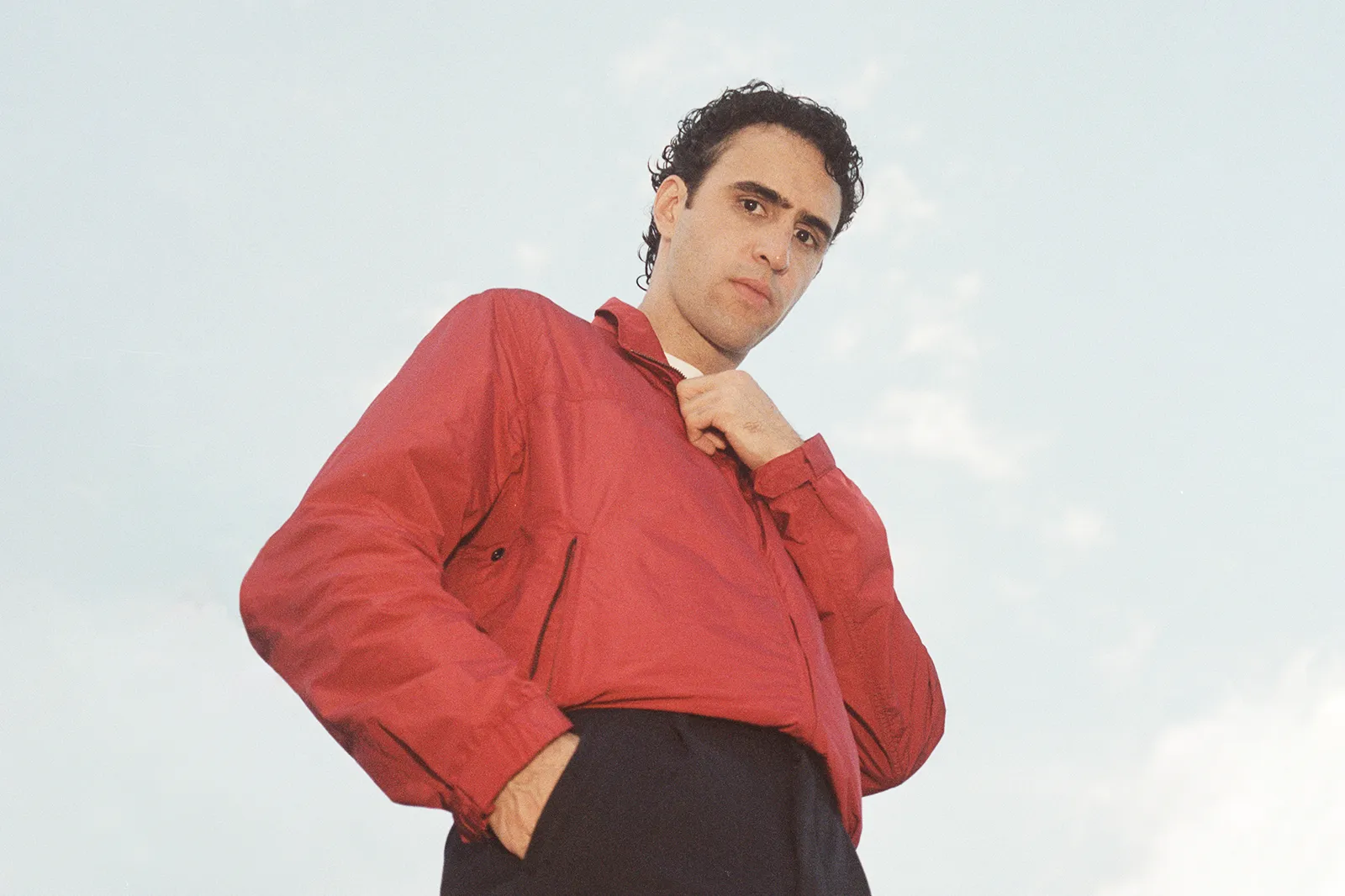 Zeca Veloso estreia turnê “Boas novas” com banda em grande palco no Rio