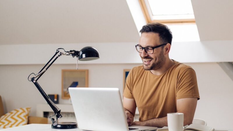 Home office internacional: 44 vagas remotas em tecnologia, marketing e produto (15/02)