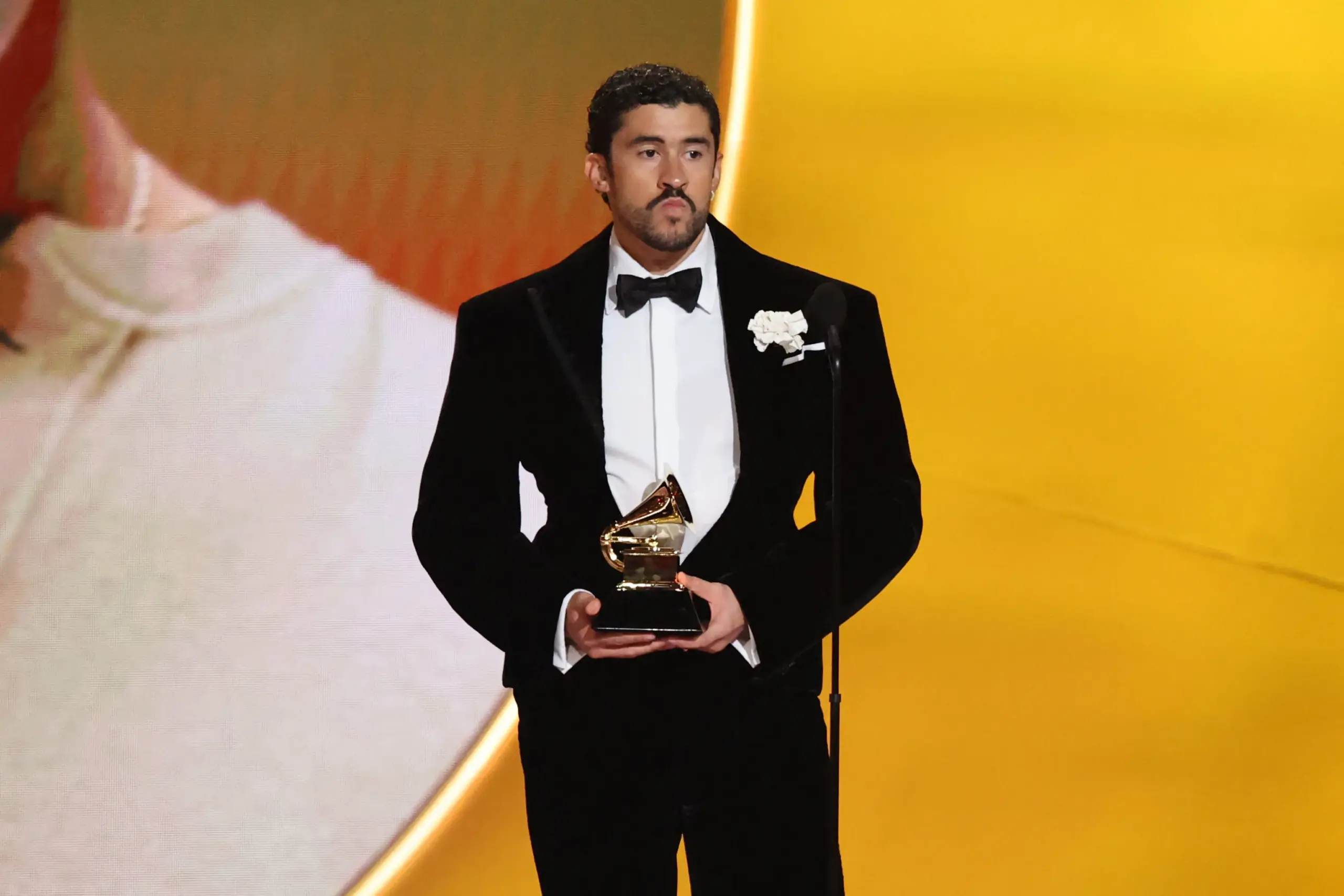 Bad Bunny critica agentes do ICE durante discurso no Grammy e recebe aplausos