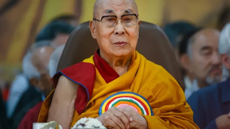 Dalai Lama se torna o quinto laureado com Prêmio Nobel da Paz a conquistar um Grammy