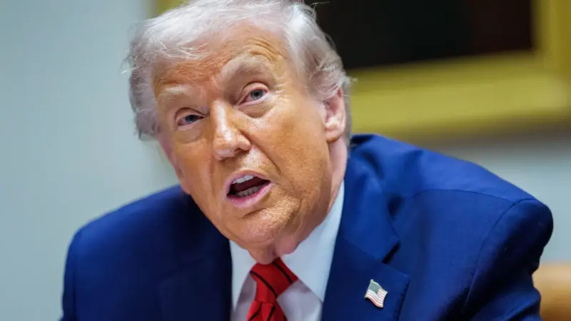 Trump anuncia nova tarifa global de 10% e promete usar Seções 122 e 301 para manter medidas comerciais