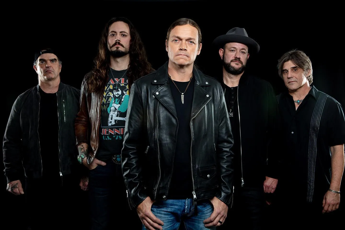 Brad Arnold, fundador e vocalista do 3 Doors Down, morre aos 47 anos após luta contra câncer