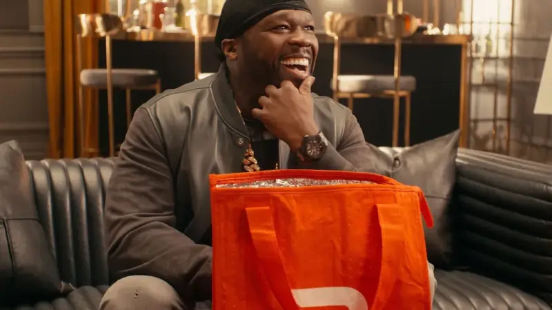 50 Cent estrela campanha “Big Beef” do DoorDash em comercial pré-Super Bowl
