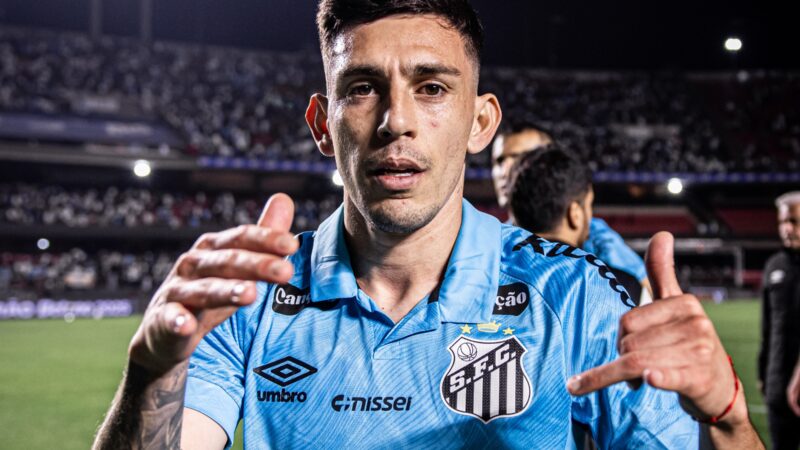 Escobar inicia temporada como titular, mas fecha 2025 como reserva no Santos; participe da enquete