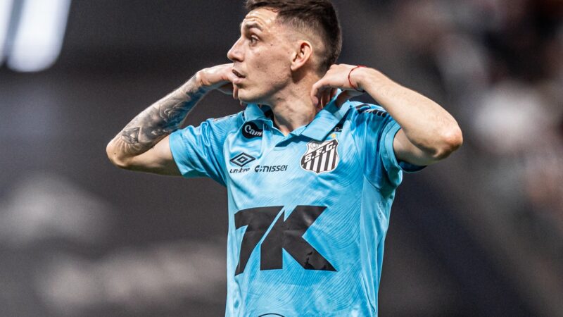Escobar perde vaga e fecha temporada no Santos como reserva após garoto brilhar