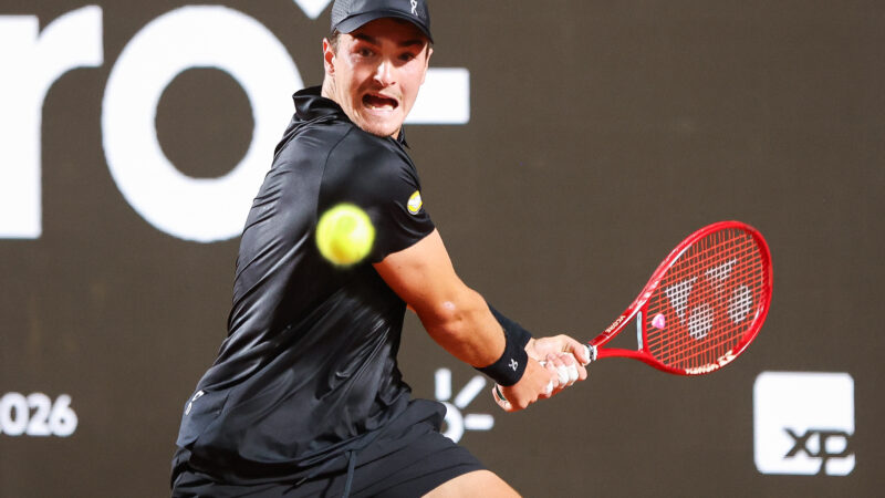 Fotos da partida entre João Fonseca e Thiago Monteiro pelo Rio Open