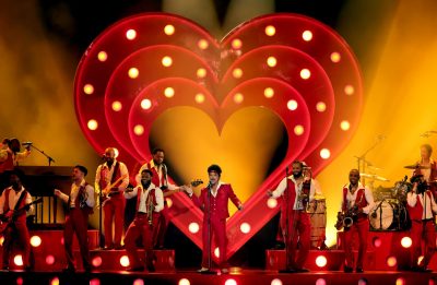 Pitchfork critica apresentação de Bruno Mars no Grammy 2026