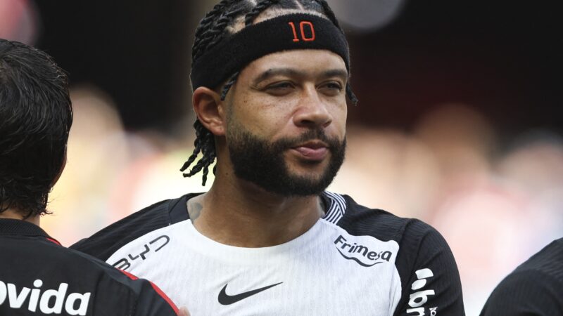 Memphis diz estar aberto a negociar renovação com o Corinthians e aponta limites financeiros do clube