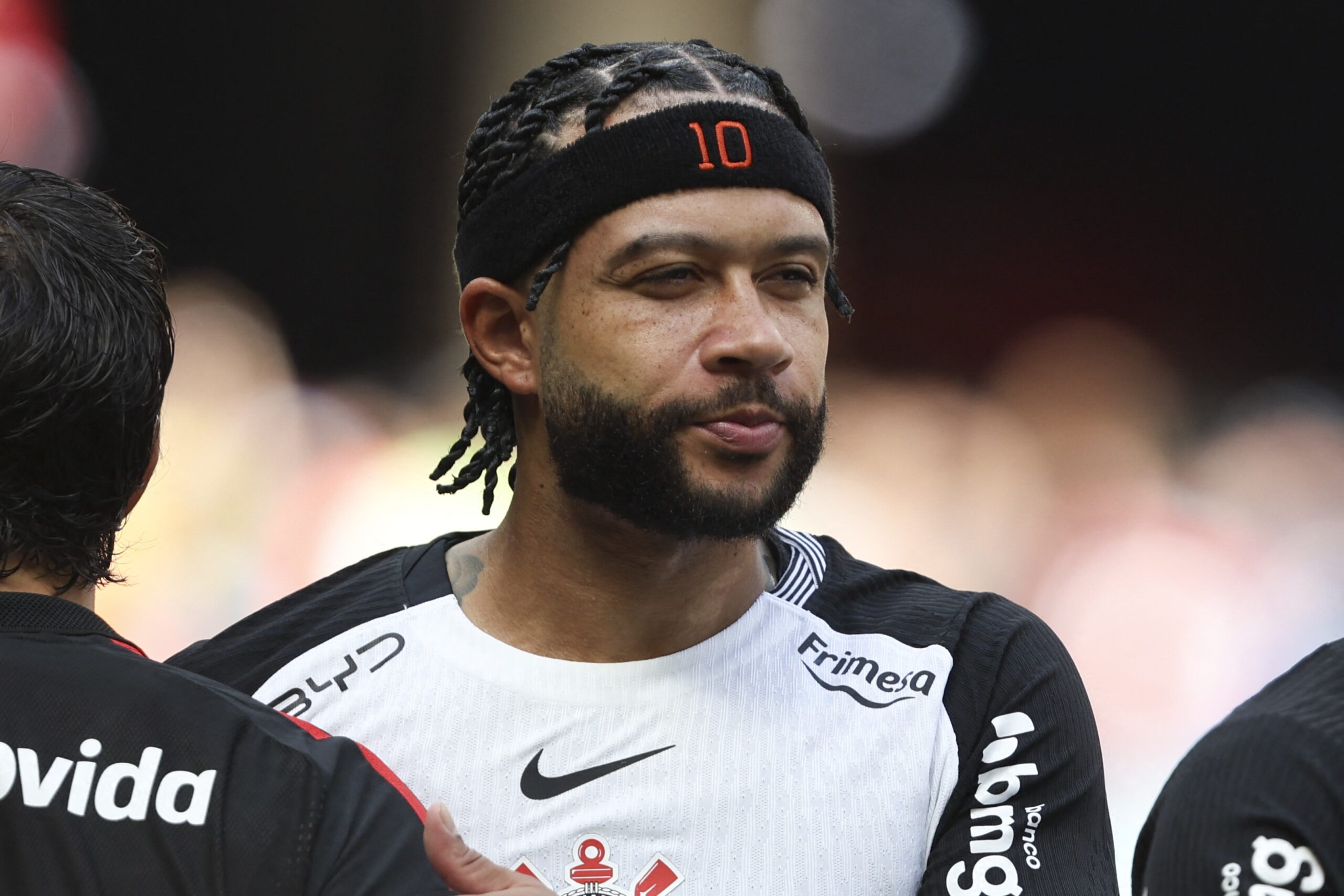 Memphis diz estar aberto a negociar renovação com o Corinthians e aponta limites financeiros do clube