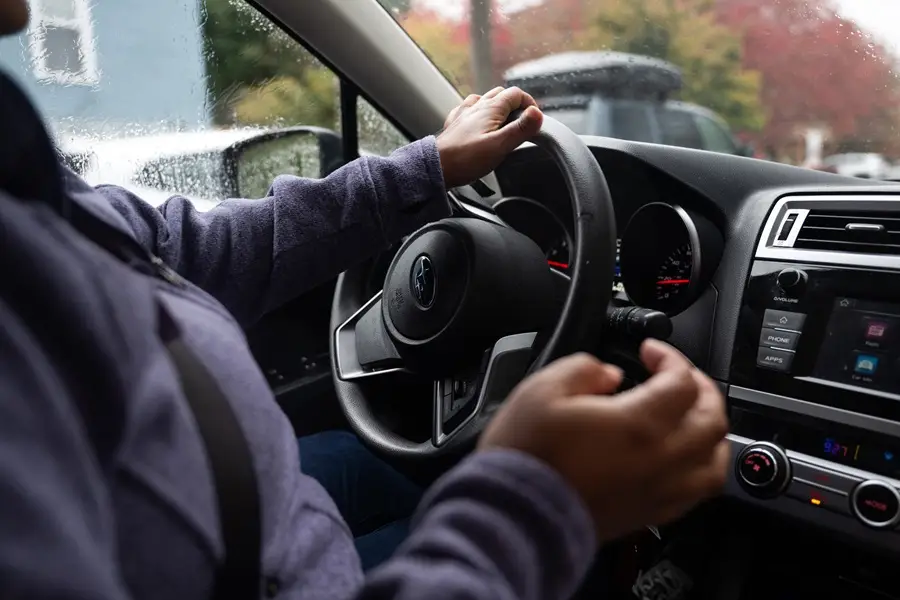 Preço médio do seguro auto começa 2026 estável, aponta pesquisa da Creditas Seguros
