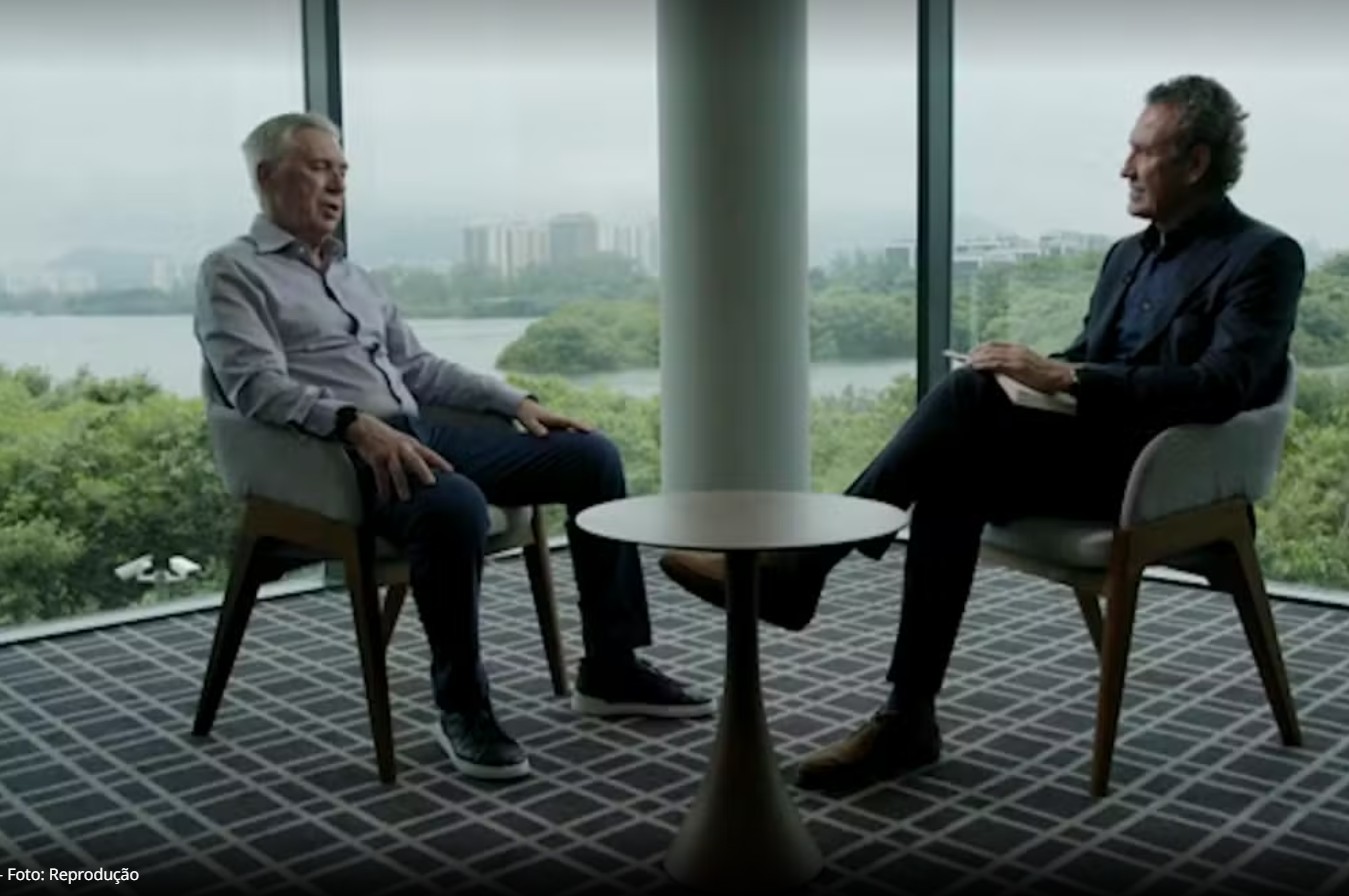 Ancelotti diz que deve renovar com a seleção brasileira até 2030 e elogia postura de Vini Jr