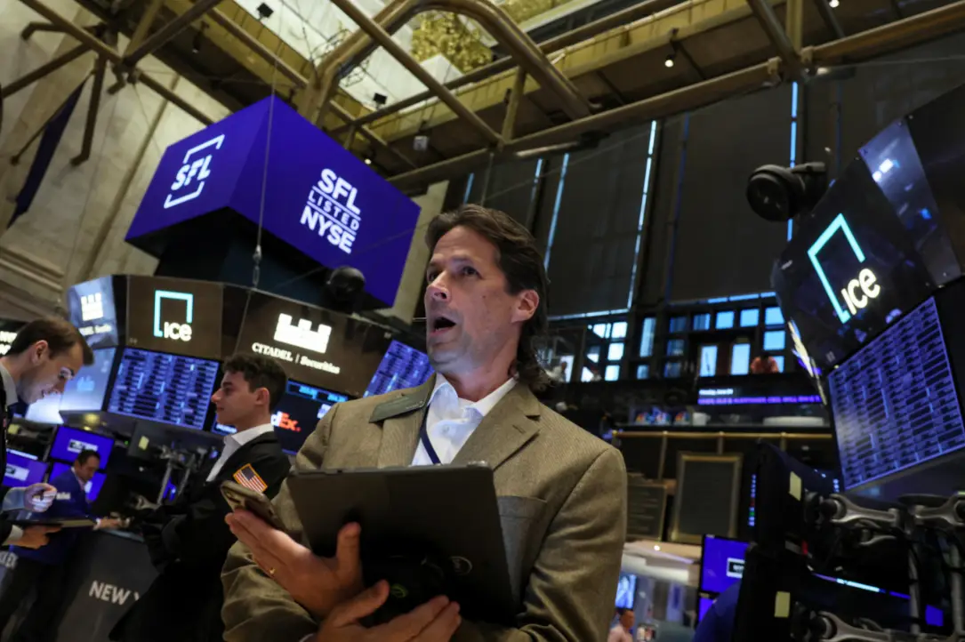 Bancos centrais devem migrar reservas do dólar para ouro, diz David Einhorn