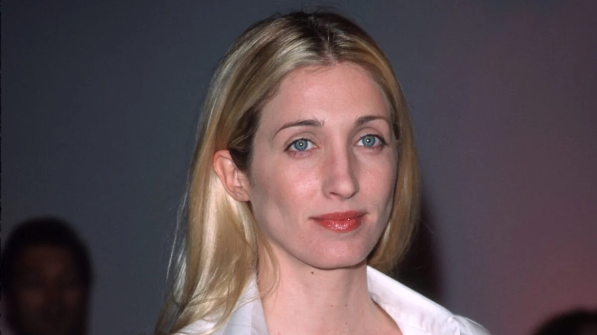 Quem foi Carolyn Bessette-Kennedy, segundo quem a conhecia, e como a série busca retratá-la