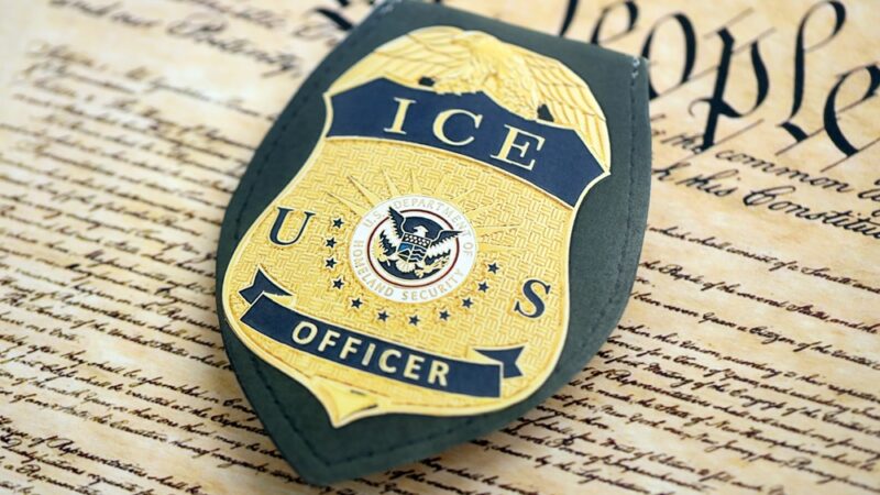 ICE autoriza agentes a prender imigrantes sem mandado judicial