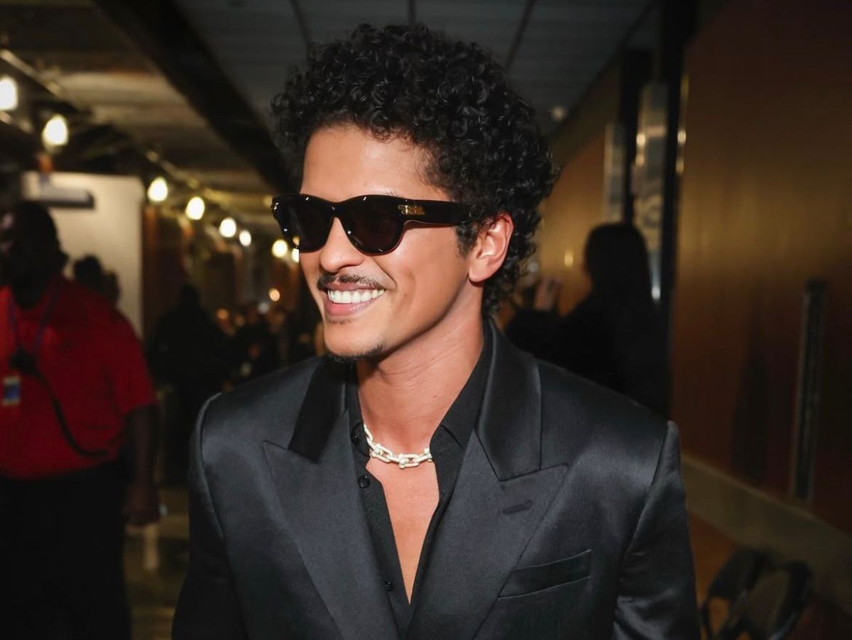 Bruno Mars divulga a lista de faixas de “The Romantic” a uma semana do lançamento