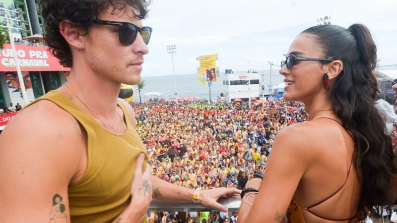 Shawn Mendes sobe no trio elétrico de Ivete Sangalo durante o carnaval de Salvador