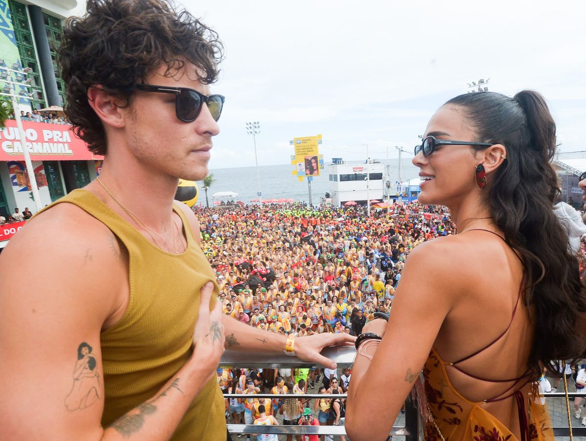 Shawn Mendes sobe no trio elétrico de Ivete Sangalo durante o carnaval de Salvador