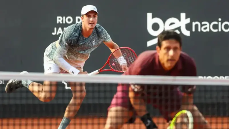 João Fonseca e Marcelo Melo avançam à final de duplas do Rio Open