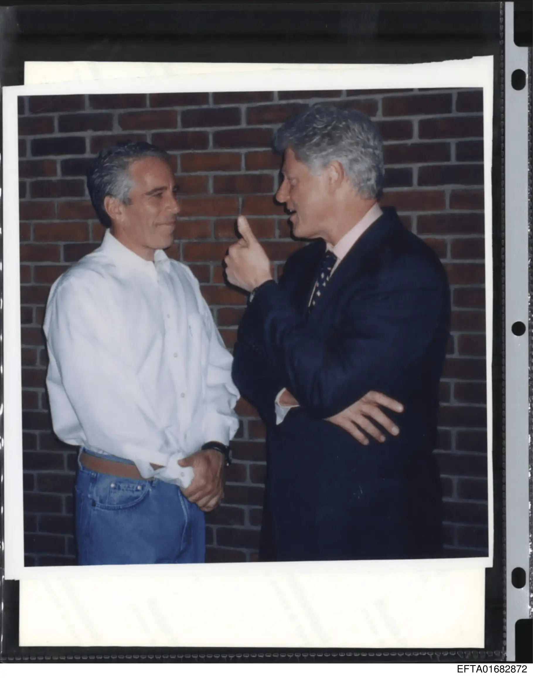 Arquivos de Epstein revelam rede de convívio entre elite e práticas criminosas, dizem documentos