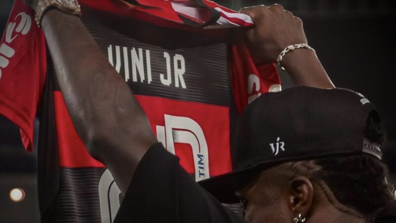 Flamengo se manifesta contra racismo e declara apoio a Vinícius Júnior