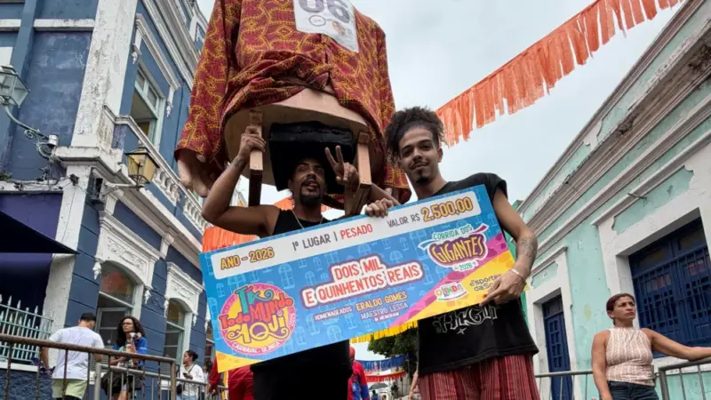 Léo da Bodega estreia como Boneco de Olinda e conquista categoria Pesado na Corrida dos Bonecos no Carnaval de 2026