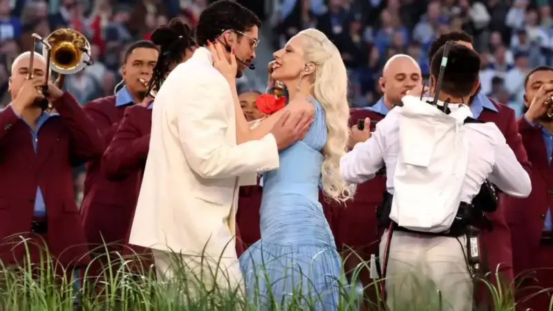 Descubra bad bunny faz história no super bowl lx com lady gaga, ricky martin e uma festa porto-riquenha