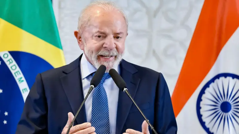Lula discute com repórter da TV Globo durante coletiva em Nova Delhi