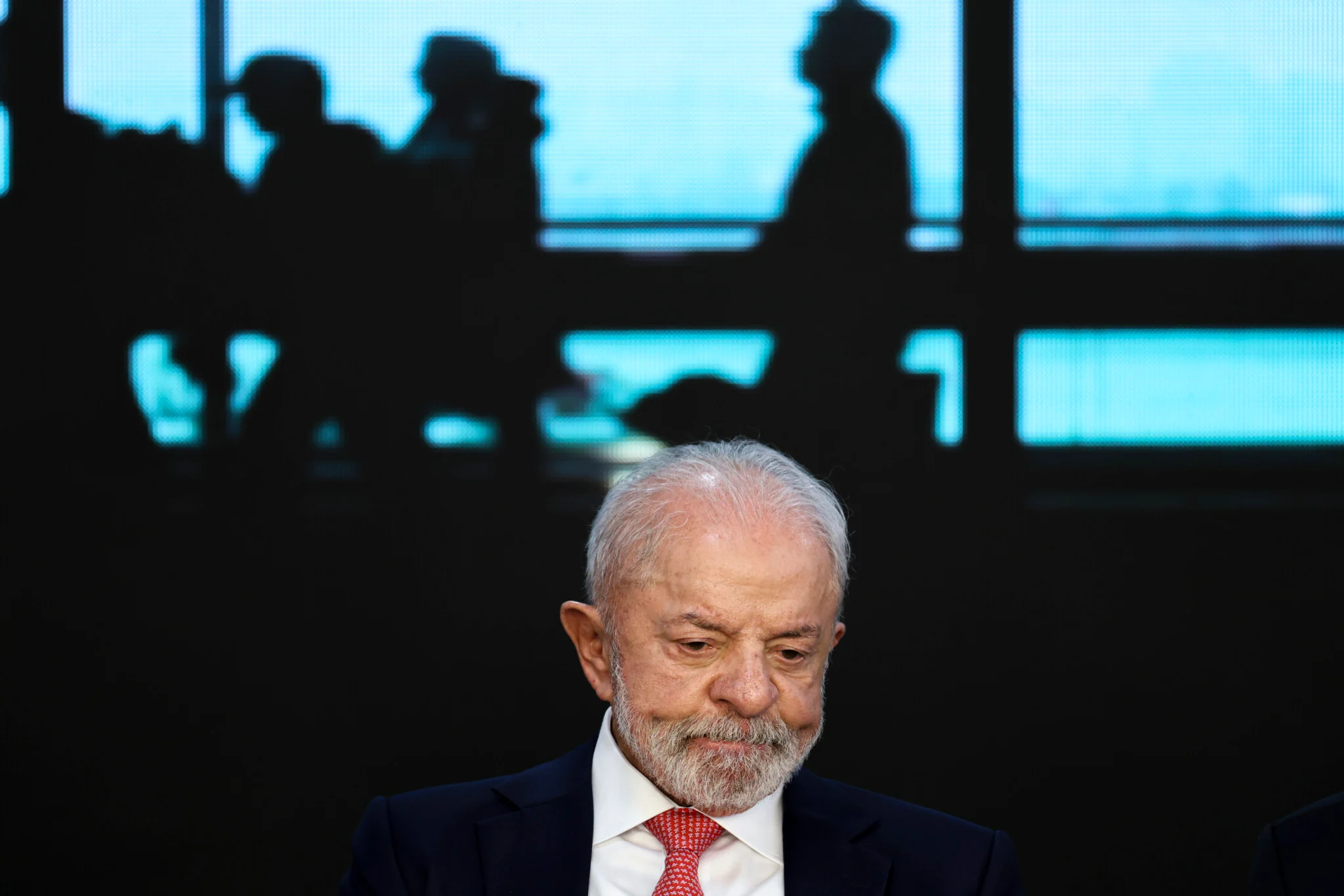 Governo eleva imposto de importação sobre 1.252 produtos, incluindo computadores e celulares