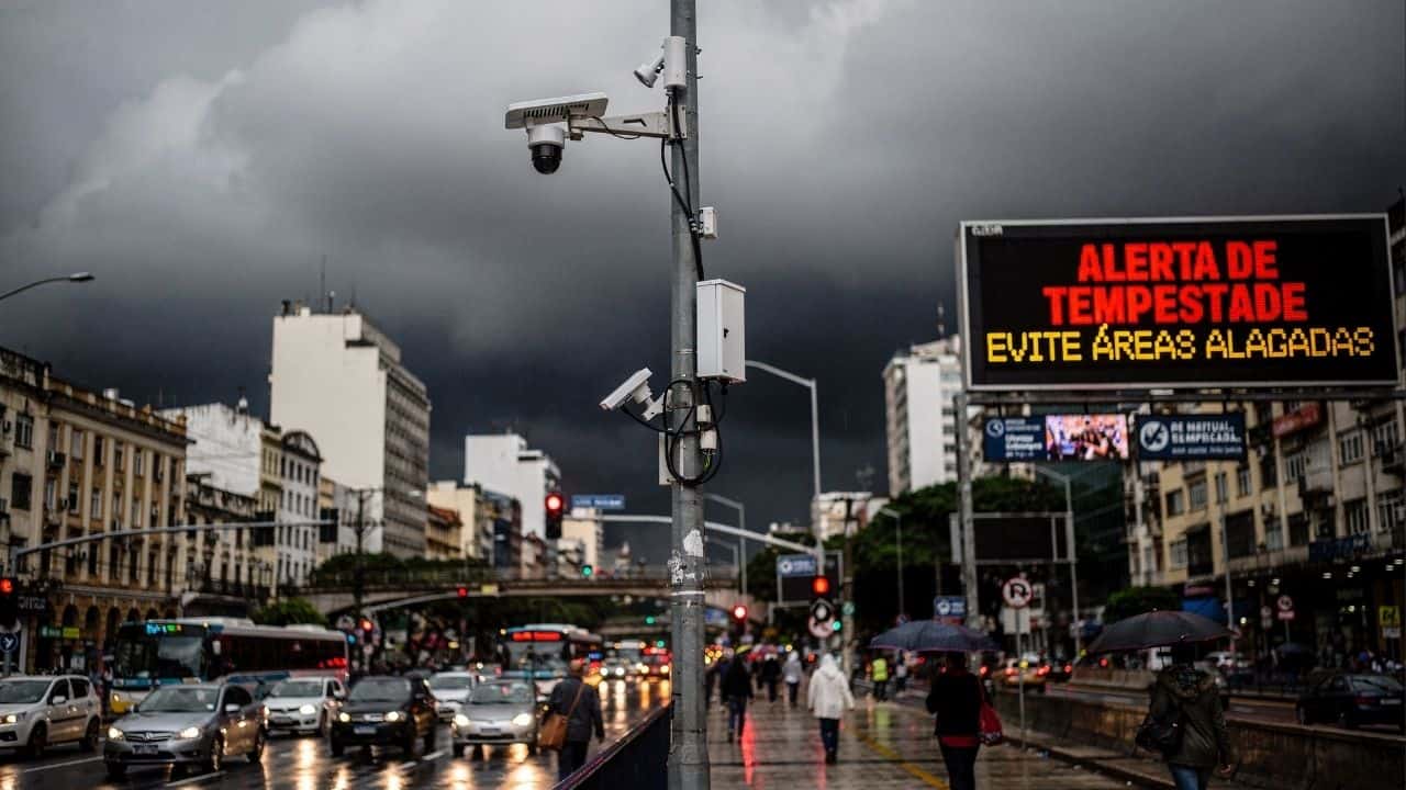 Cidades conectadas adaptam rotina e comércio a variações climáticas por meio de apps e sensores