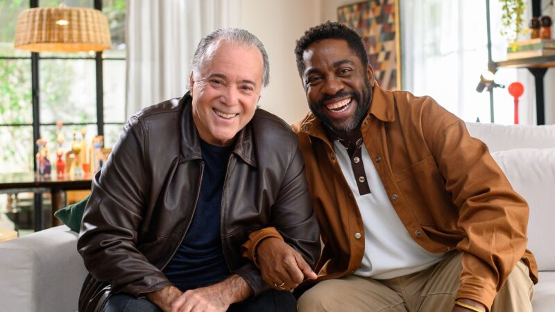 Tony Ramos revisita 61 anos de carreira e fala sobre superação em conversa com Lázaro Ramos