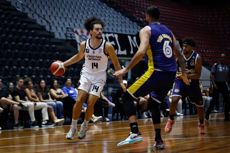 Corinthians bate Mogi por 82 a 75 e alcança terceira vitória seguida no NBB