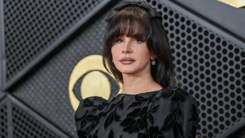 Lana Del Rey revela data de lançamento de novo single e cita marido como coautor