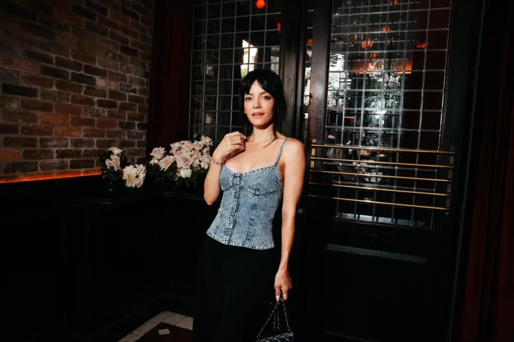 Lily Allen confirma turnê pela Austrália e Nova Zelândia em 2026