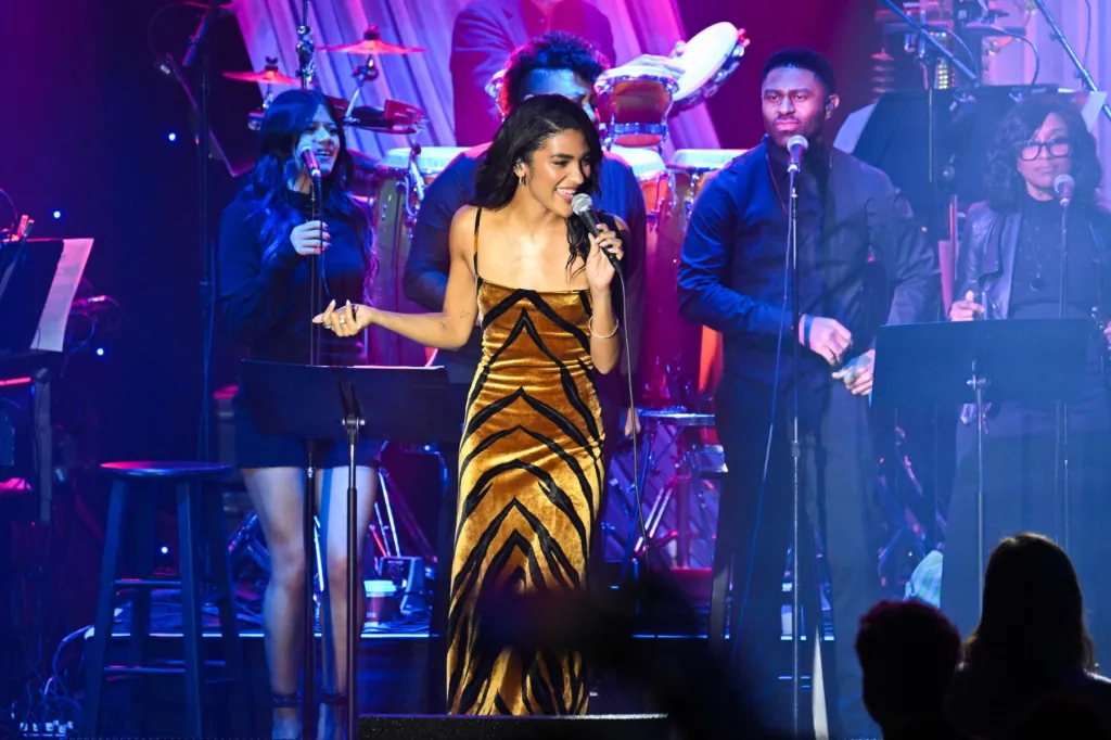 Olivia Dean, Jelly Roll e Laufey se destacam no Pre-Grammy Gala de Clive Davis