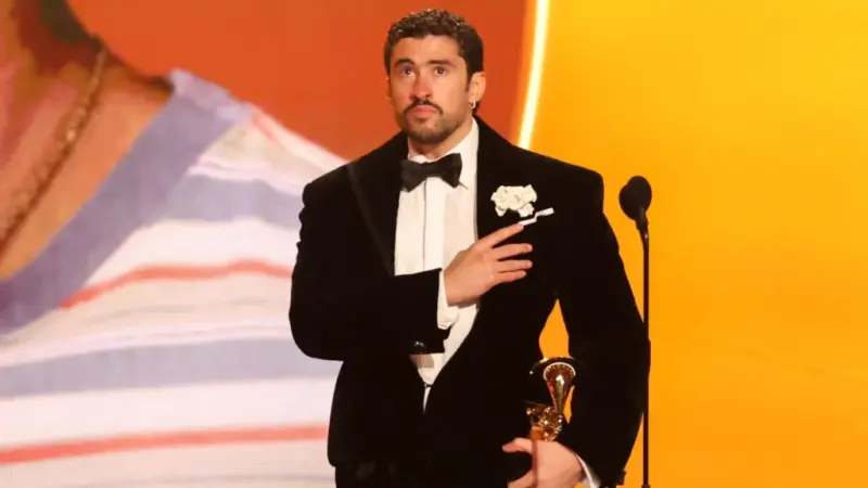 Bad Bunny faz história no Grammy como primeiro álbum em espanhol a levar Álbum do Ano