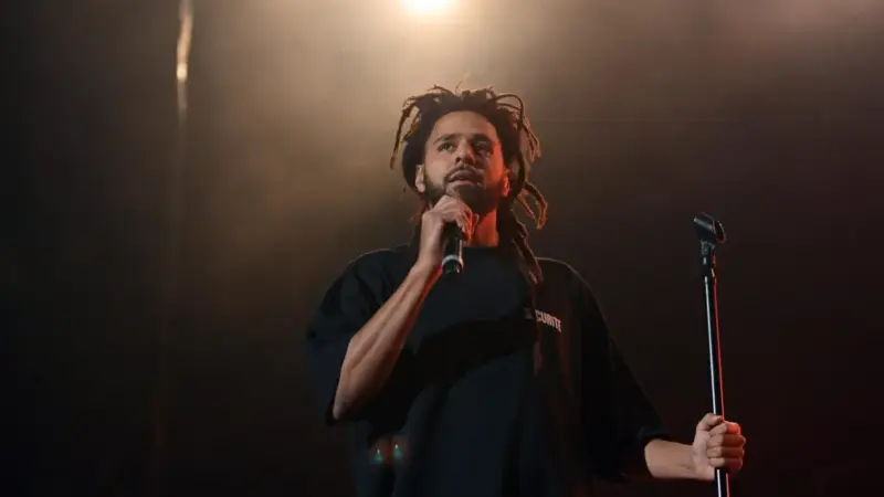 J. Cole lança “The Fall-Off”, álbum duplo que marca sua despedida
