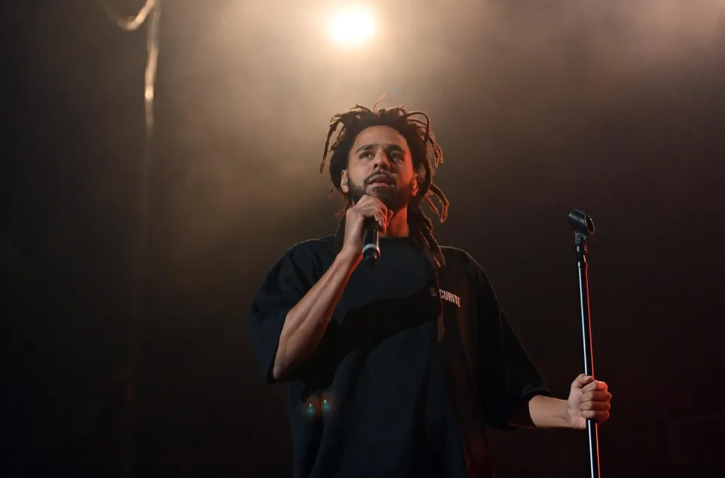 J. Cole lança “The Fall-Off”, álbum duplo que marca sua despedida