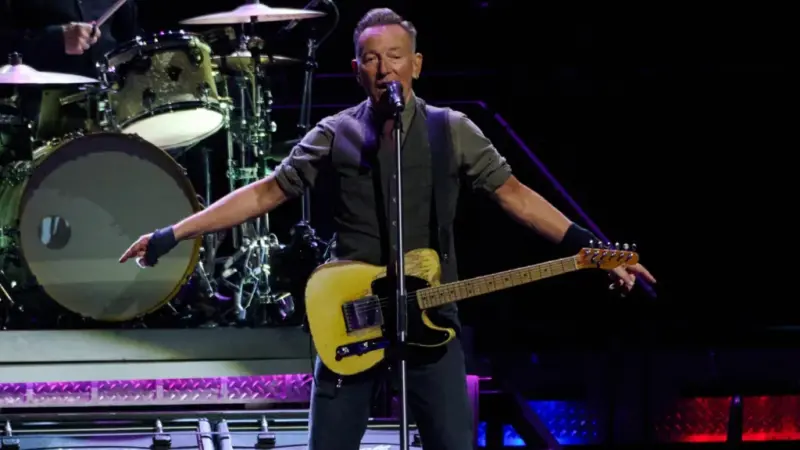 Bruce Springsteen estreia em primeiro lugar no ranking de vendas digitais com “Streets of Minneapolis”