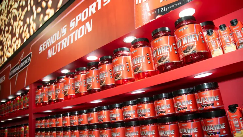 Mercado de suplementos sai do nicho dos “marombados” e cresce bilionário no Brasil
