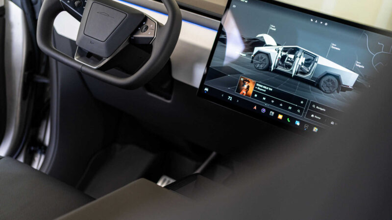 Cybertruck da Tesla ganha atenção após acidente em São Paulo