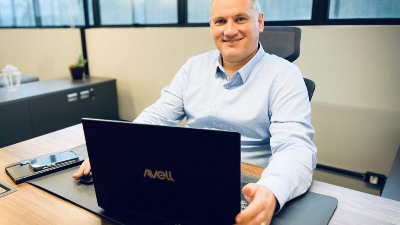 Avell encerra 2025 com faturamento recorde e mira vácuo do mercado premium