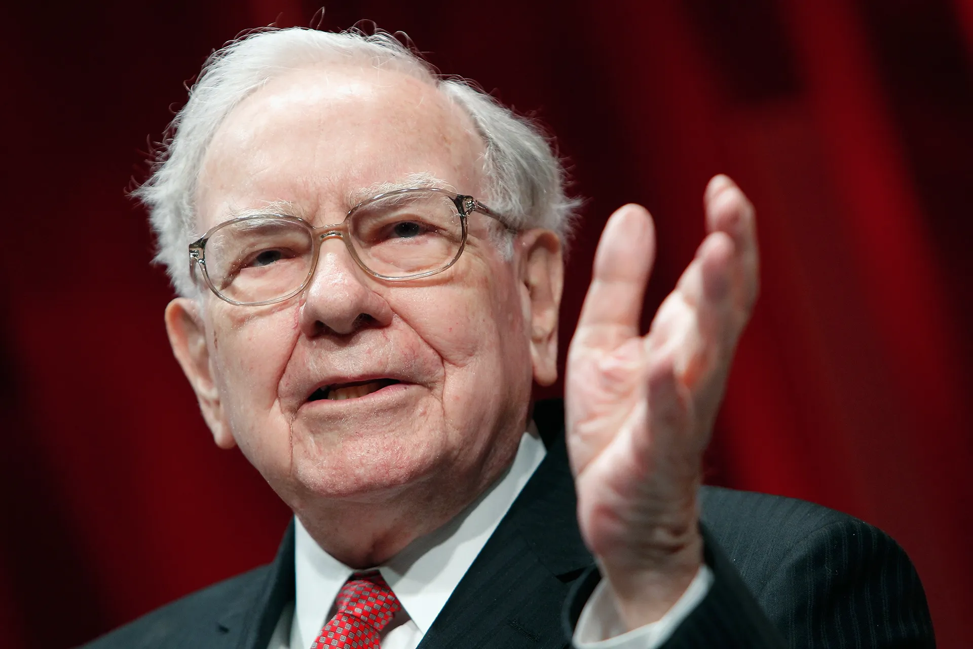 Greg Abel confirma continuidade da estratégia de Warren Buffett na primeira carta como CEO