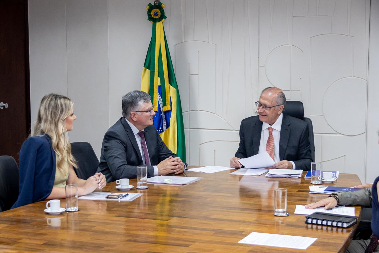 Setor calçadista apresenta demandas ao vice-presidente Geraldo Alckmin