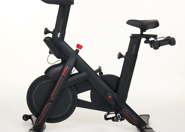 ZiYou apresenta bike de spinning 250 PRO com NFC para facilitar treinos em casa