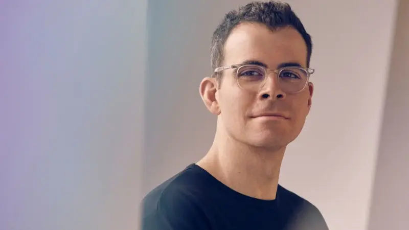 CEO do Instagram diz que uso de 16 horas por dia não configura vício