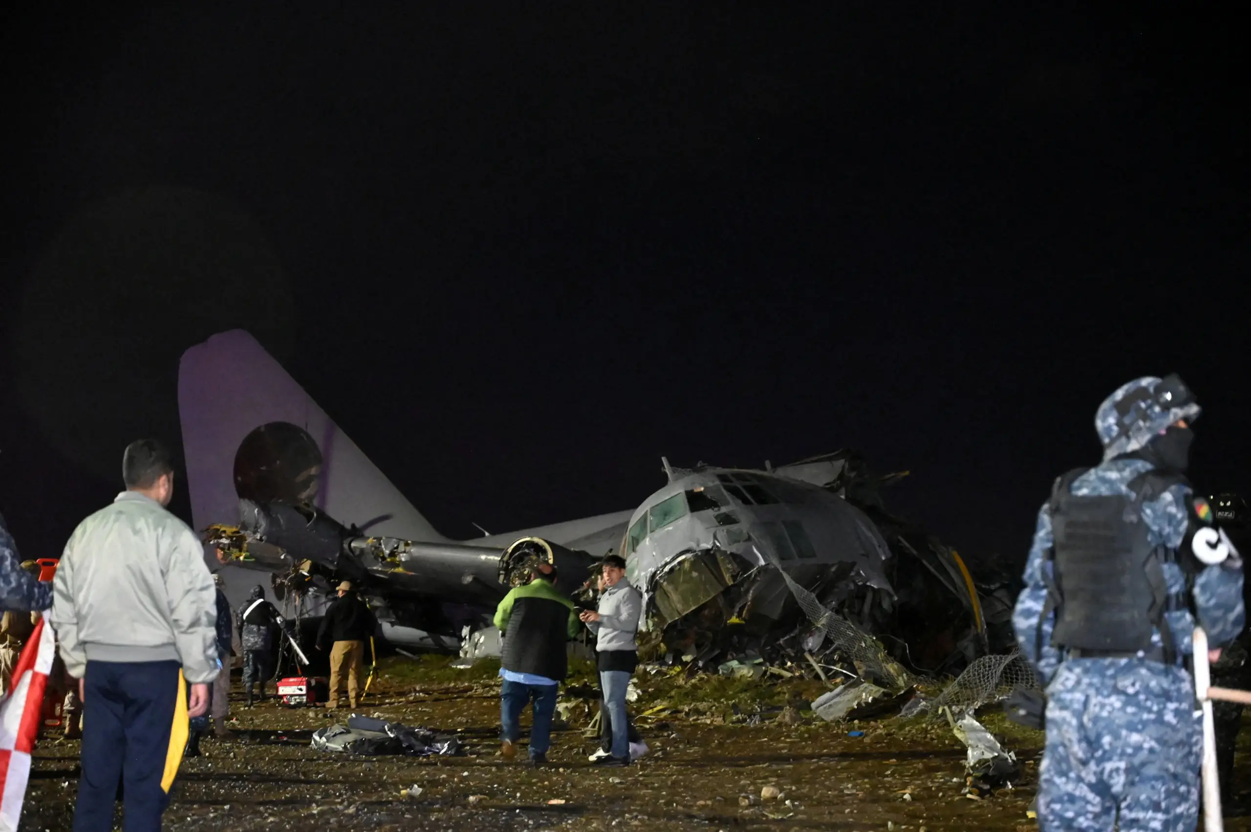 Avião militar de carga Hércules cai na Bolívia e mata ao menos 15 pessoas