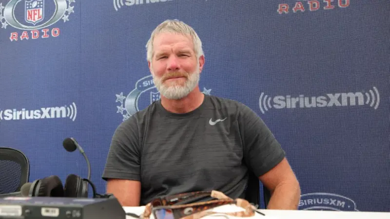 Brett Favre anuncia preferência por show alternativo de meia-temporada em vez de Bad Bunny