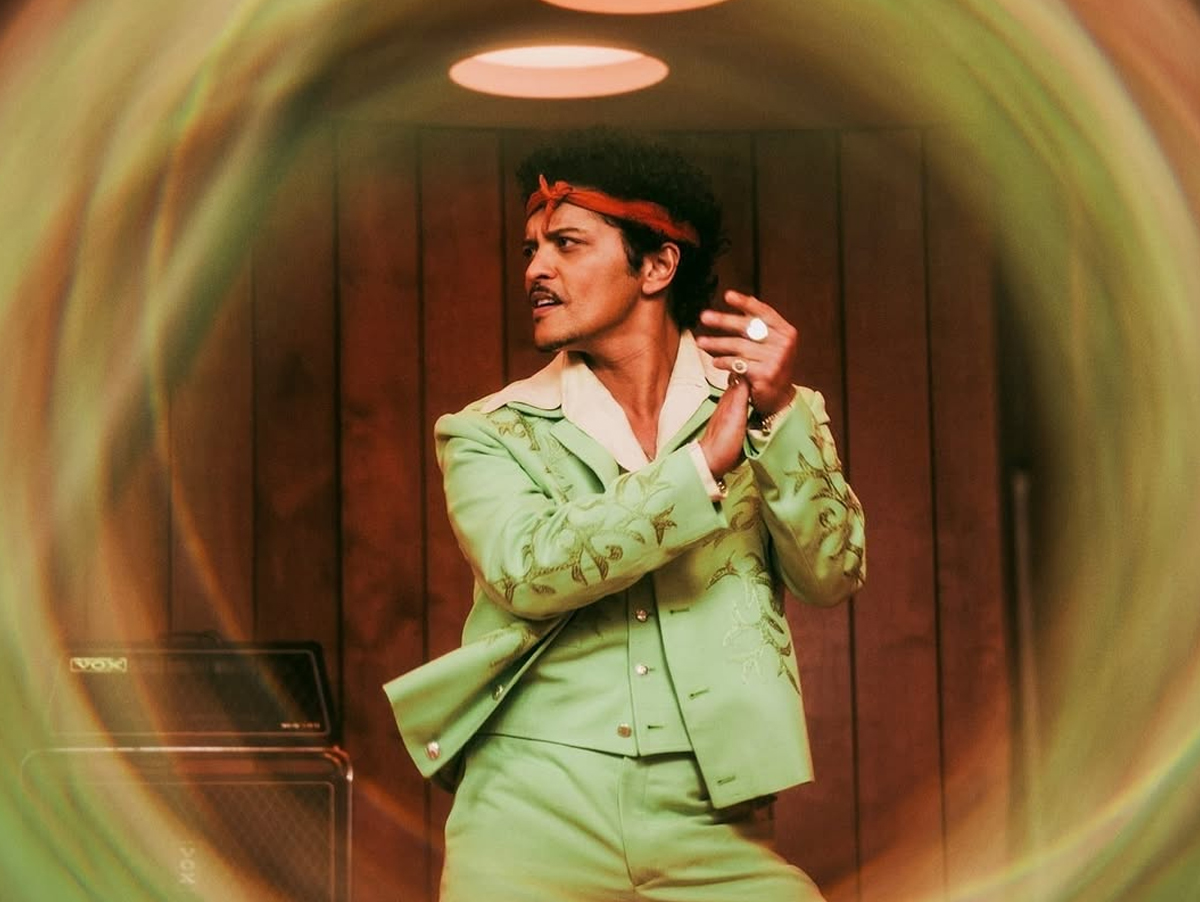 Bruno Mars lança álbum “The Romantic” e traz a faixa de abertura “Risk It All” com letra e tradução