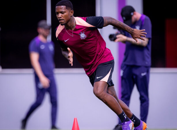 Athletico-PR retoma negociações com Corinthians pelo zagueiro Cacá